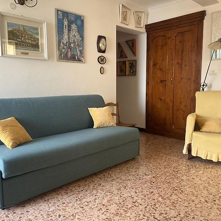 Casa Del Sole Affacciato Sul Mare Apartment Cervo Luaran gambar