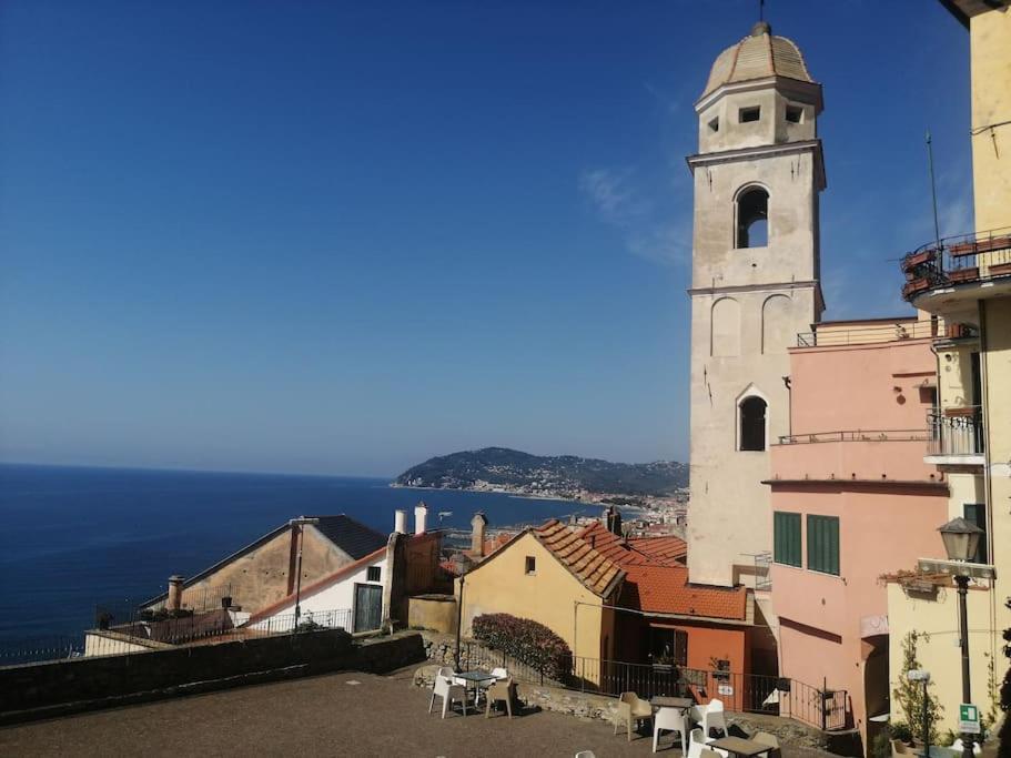 Casa Del Sole Affacciato Sul Mare Apartment Cervo Luaran gambar